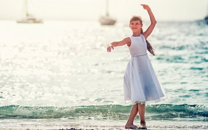 banner_younggirlballetbeach_right banner_younggirlballetbeach_right